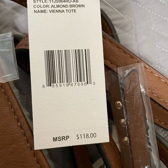 Jessica Simpson Handbag Retails for $118 - Picture 4 of 12